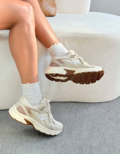 New balance Abzord beige   - importadas 