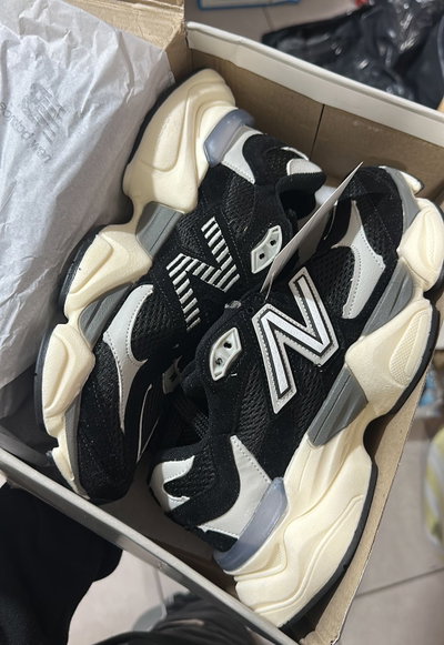 New balance 9060 negro  IMPORTADAS -