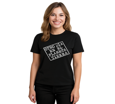 Remera estampada Otro dia en el planeta tierra