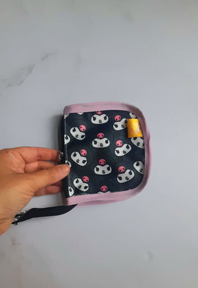 Billetera Pocket kuromi fondo negro