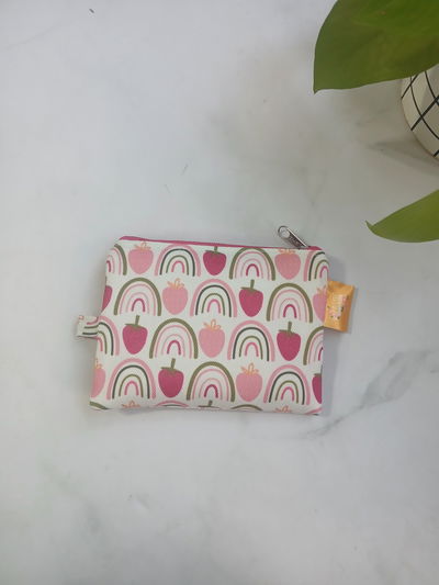 Estuche peque arco iris y frutillas