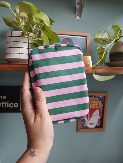 Cartuchera vertical simple rayas verdes y rosas