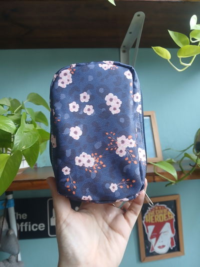 Cartuchera vertical simple flores  