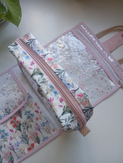 Neceser para makeup  flores silvestres