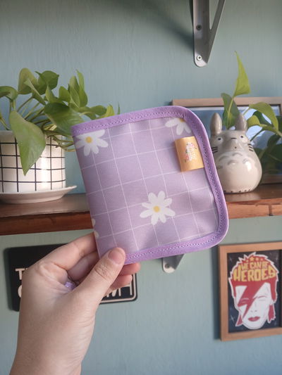 Billetera Pocket Cuadrille margaritas lilas