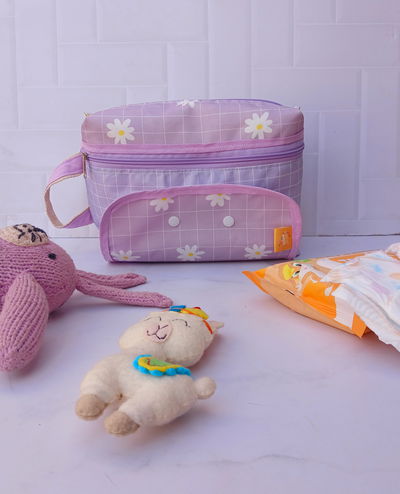 Neceser super xl para pañales margaritas lilas