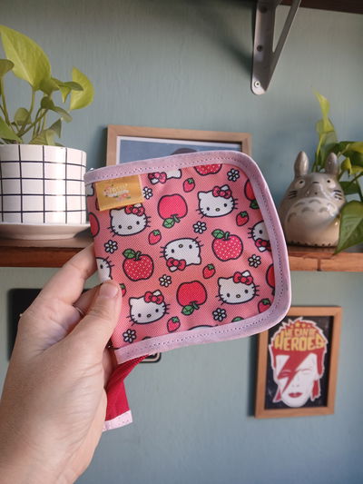 Billetera Pocket Hello Kitty manzanas