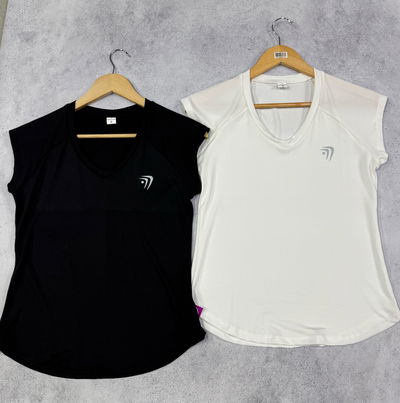 Remera Ámbar cuello V
