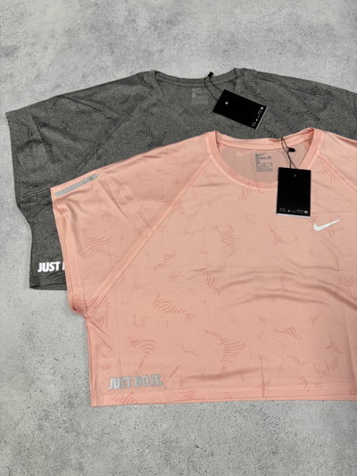 Remera crop Nike