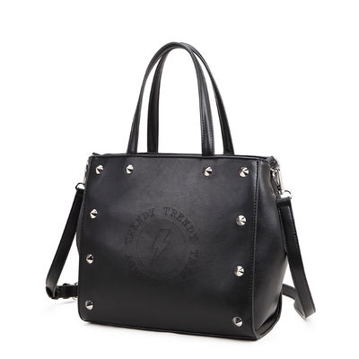 Cartera con tachas cuero pu trendy  22701