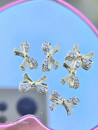 Dijes par moños con Cristales aplique