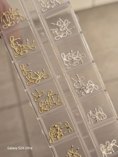 Decoracion moños oro y plata