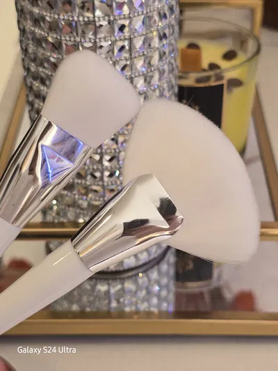 Brocha suave ancha o redonda