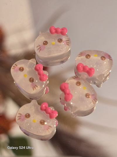 Dije aplique Hello Kitty cristal Moño rosa unidad