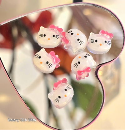 Dije aplique Hello Kitty Carita Moño Fucsia