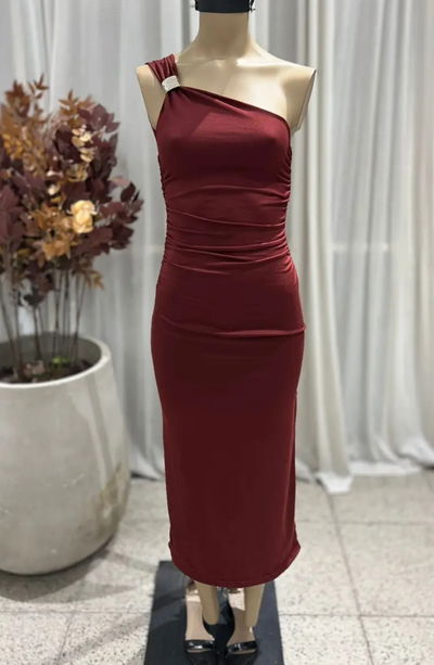 Vestido un hombro accesorio Athena