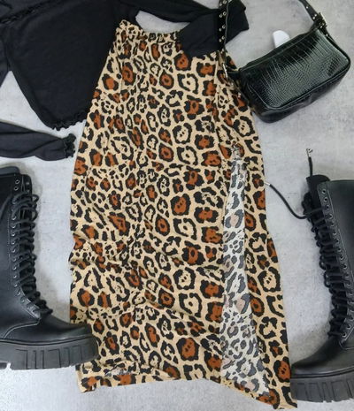 Pollera larga animal print con tajo