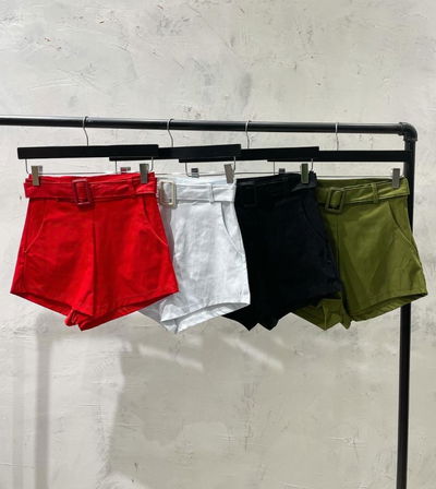 Short con cinturón 