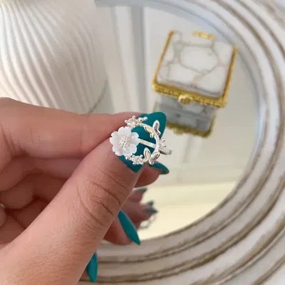 ANILLO ROSETA CON NÁCAR Y CUBIC