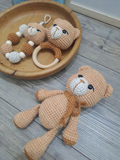 Set Osito Juan: muñeco de apego + sonajero + portachupete 