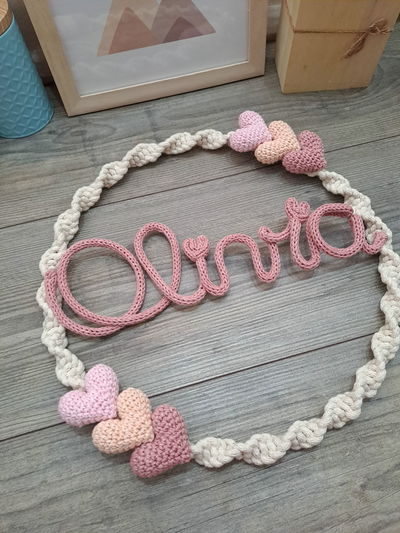 Nombre en aro con Corazones