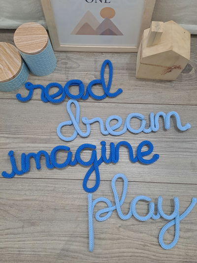 EN STOCK- Palabras de Alambre Forrado en tricotin: play, read, dream, imagine