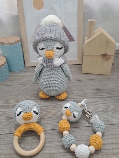 Set Pinguino: Muñeco de apego de pinguino + sonajero + portachupete 