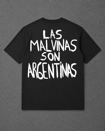 Remera Oversized Argentina: Las malvinas son argentinas (negro)