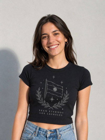 Remera Baby Tee Argentina: Sean eternos los laureles