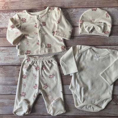 Ajuar 4 piezas rosa blanco