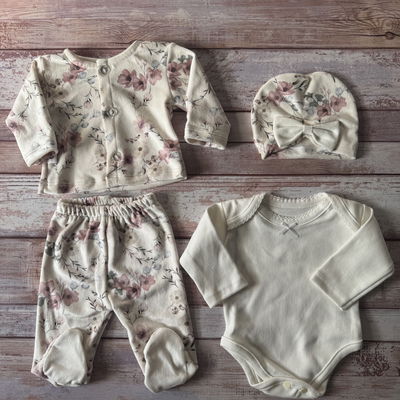 Ajuar 4 piezas plush florcitas natural