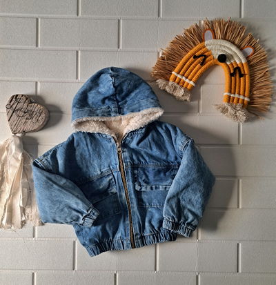 Campera jeans con conderito ❄️