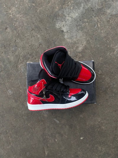 NIKE JORDAN 1