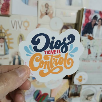 Sticker Dios tiene el control 