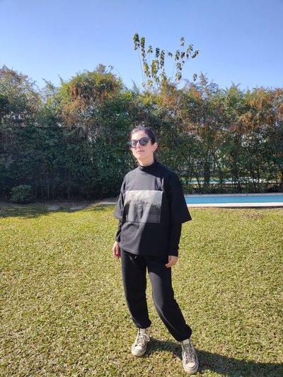REMERA LONDRES NEGRA BOXY