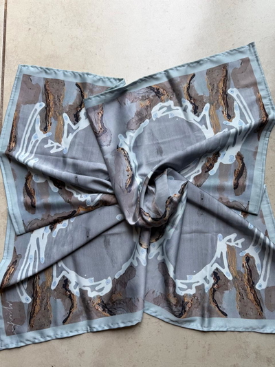 PAÑUELO PRESENCIAS GRIS MEDIANO