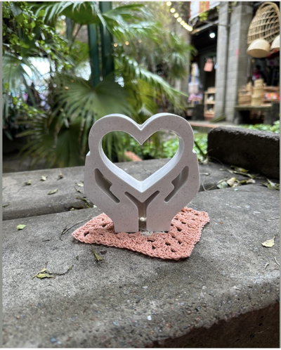 Florero Tubo corazón ambas manos (1025)