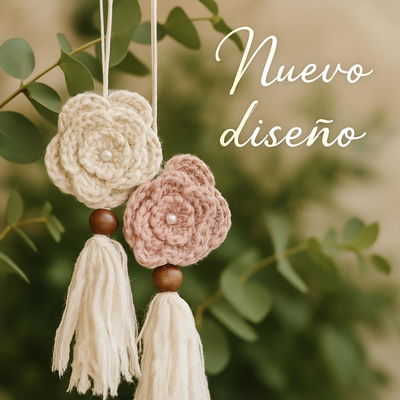 Rosas tejidas colgantes