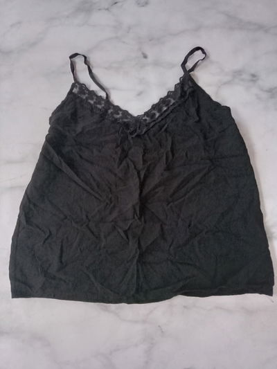Musculosa con puntilla