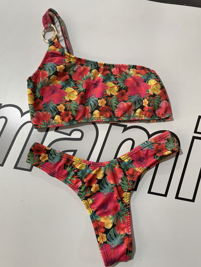 Bikini floreada bando un solo hombro