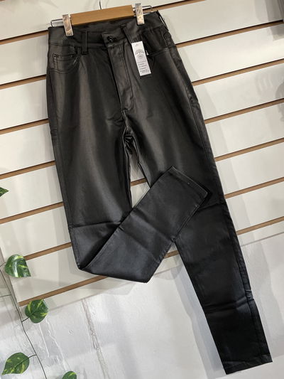 Pantalón chupin engomado