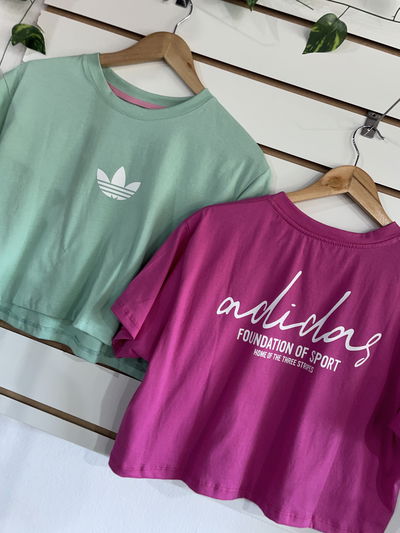 Remera crop top Adidas