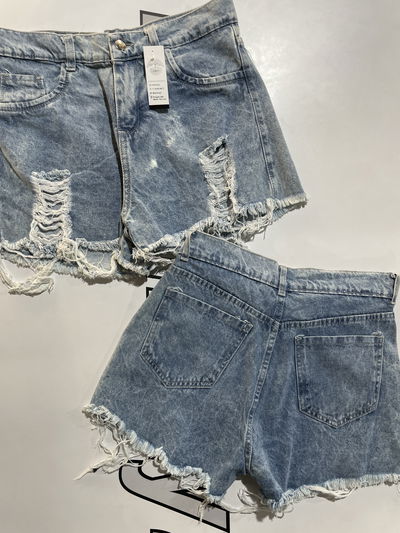 Short de jean desgarrado