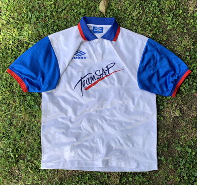 Camiseta Umbro Retro