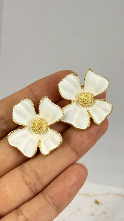 Aros Flor Blanco Con Dorado
