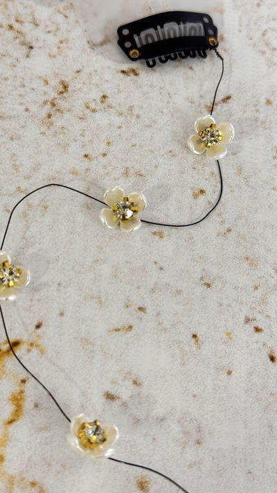 Hilo Colgante para Cabello Flor Blanca x unidad