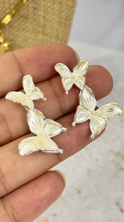 Aros Plateados Mariposas Perladas