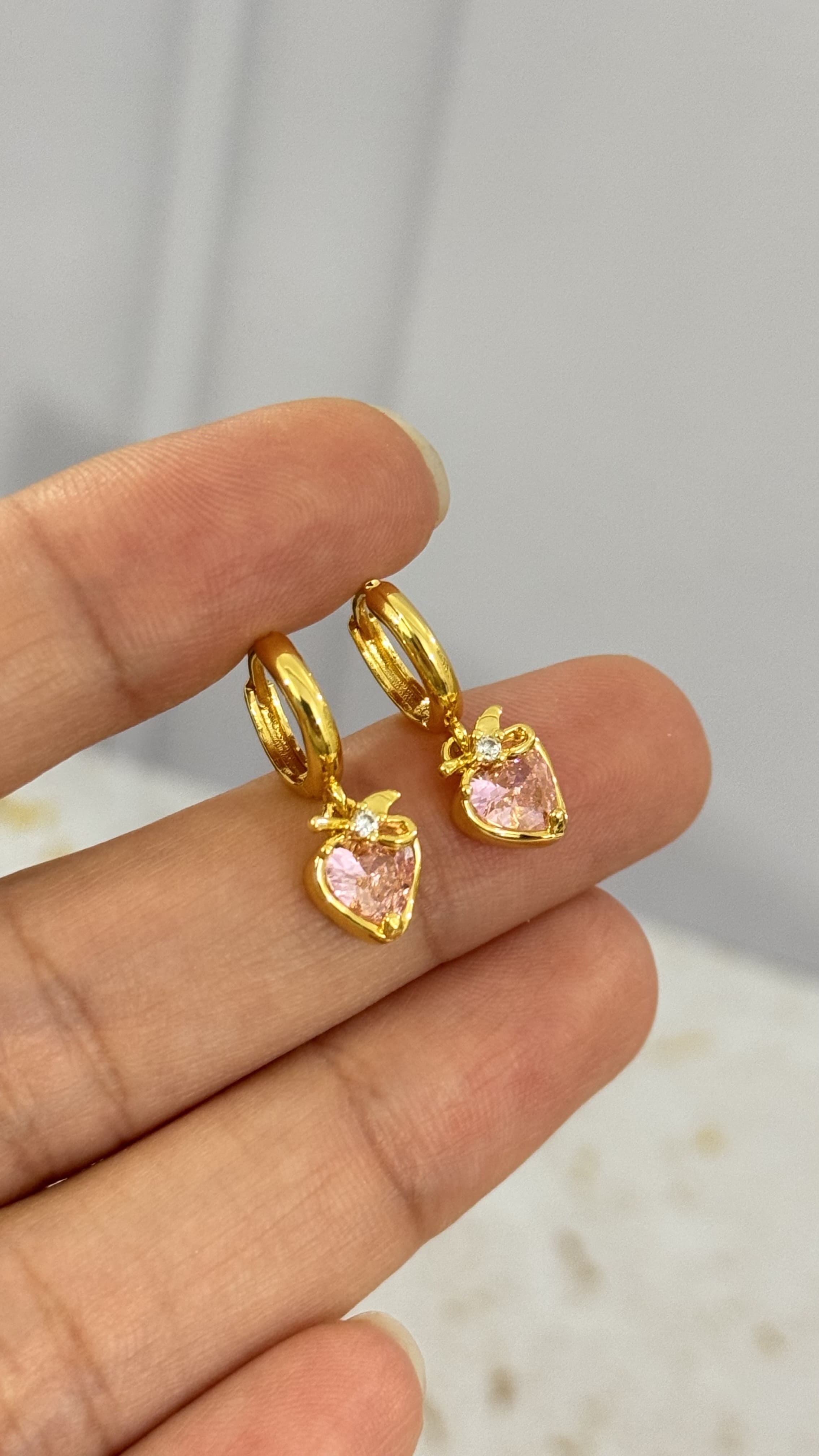 Aros Corazon Con Moño Rosa Dorado | DF Bijouterie