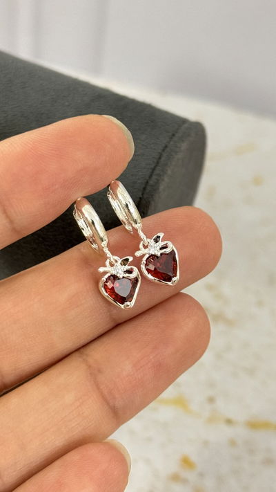 Aros Corazon Con Moño Rojo