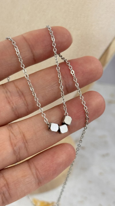 Collar Cubos AQ